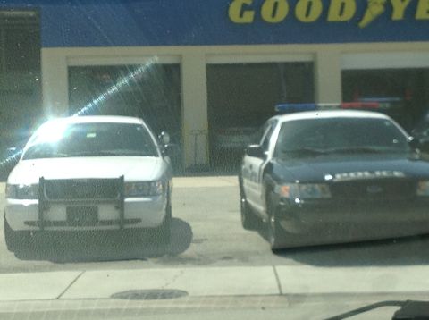 2003 Ford Crown Victoria photo