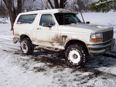 1994 Ford Bronco - snow2
