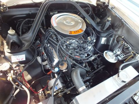 Detailed engine bay with chrome 260 air cleaner and black valve covers