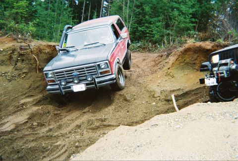 1983 Ford Bronco - not suposed to pull a wheel that far off the ground but still fun