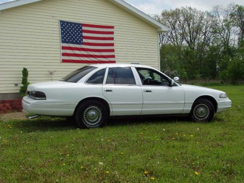 1996 Ford Crown Victoria photo