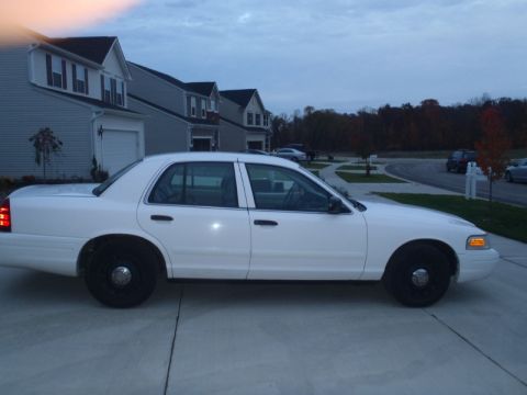 2004 Ford Crown Victoria photo