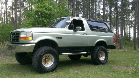 1995 Ford Bronco photo