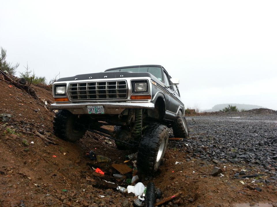 1979 Ford Bronco 3q-front view, black, lifted, off-roading