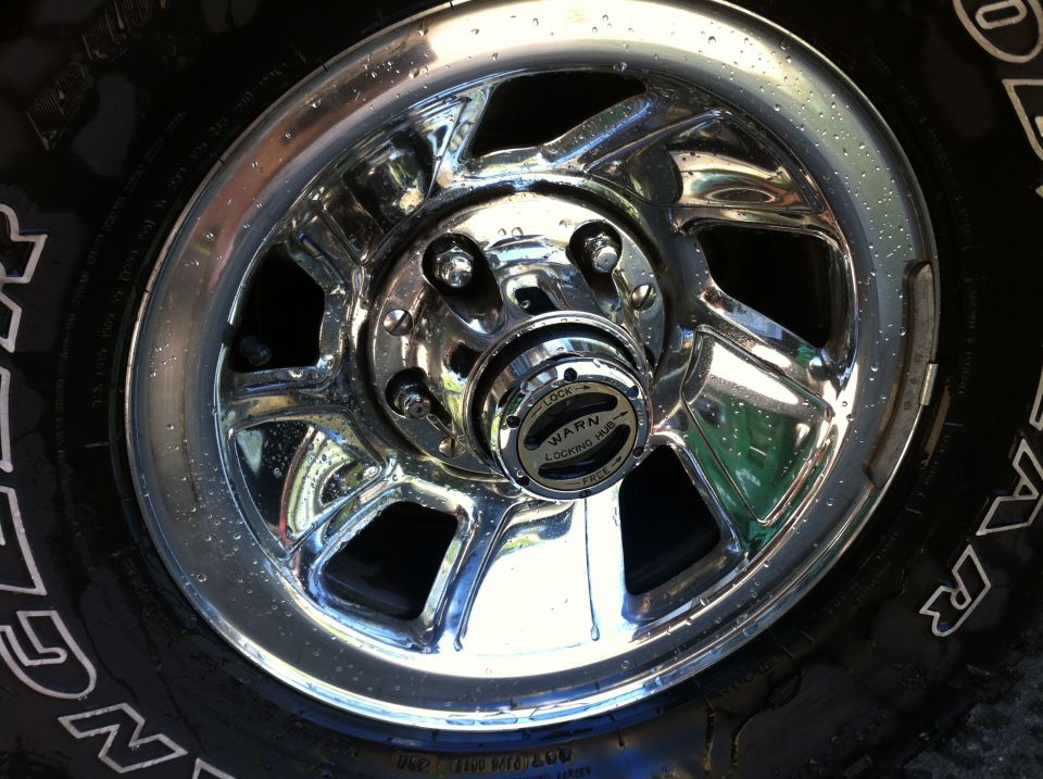 Used WARN premium hubs. Fully functional for $10.