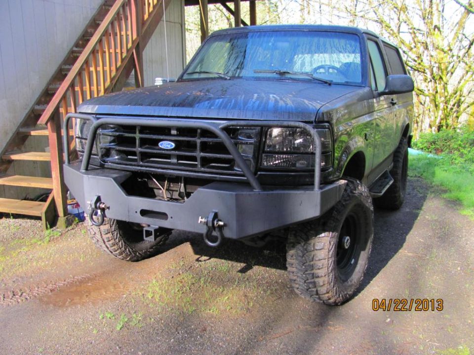 1989 Ford Bronco front view with aftermarket bumper