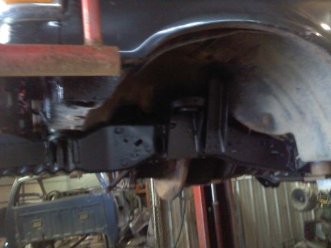 1995 Ford F-150 - The undercarriage shows a solid axle conversion, with a blue truck cab visible in the background.