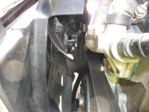 1994 Jeep Cherokee - The engine's cooling fan and belt system are visible, with a SuperMotors.net watermark in the corner.