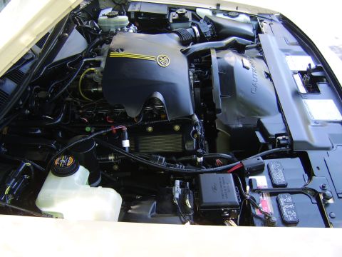 1996 Mercury Grand Marquis - Engine bay details of a V8 engine, showing the cover and battery.