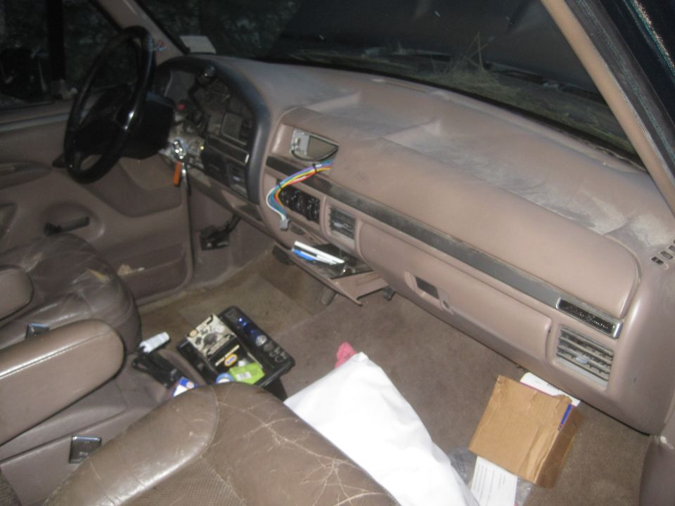 1993 Ford Bronco interior, brown dashboard and seats