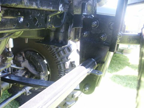 2000 Ford F-250 - Undercarriage view of a truck's suspension and frame components, with a Supermotors.net watermark.