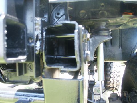 2000 Ford F-250 - Close-up view of a truck's frame and hitch receiver, with a Supermotors.net watermark visible.
