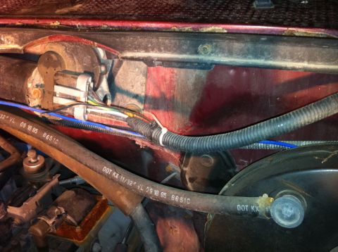 1996 Ford Bronco - Brake Booster Vacuum/ Wiper motor harness/ A/C line to compressor below brake booster VAC.