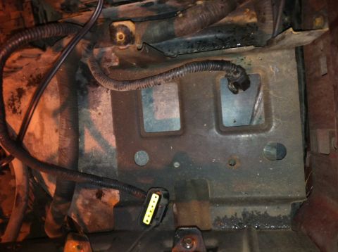 1996 Ford Bronco - MAF Sensor connections/ Air Box mount/ Over flow/ W/S washer tank mount.