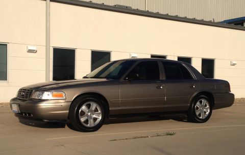 2005 Ford Crown Victoria - This 2005 Ford Crown Victoria is seen from the front three-quarter angle.