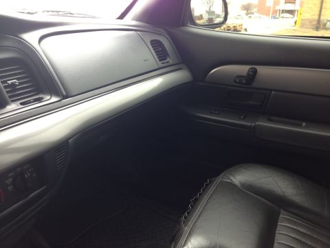 2005 Ford Crown Victoria - The interior of a car is shown, focusing on the dashboard and door panel details.