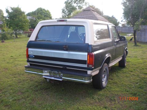 1993 Ford Bronco - Rear view of a 1992 Ford Bronco with a two-tone paint scheme.