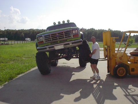 1986 Ford Bronco - lifting front to check travel