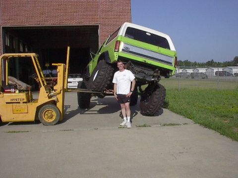 1986 Ford Bronco - Lifting rear to check travel