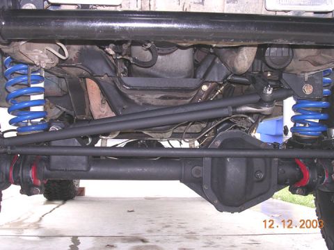 1994 Ford Bronco - closer shot of trsckbsr/draglink angles. I used a stock ford, F350 steering arm as it is much beefier than the 1/2 ton ones, and has about…