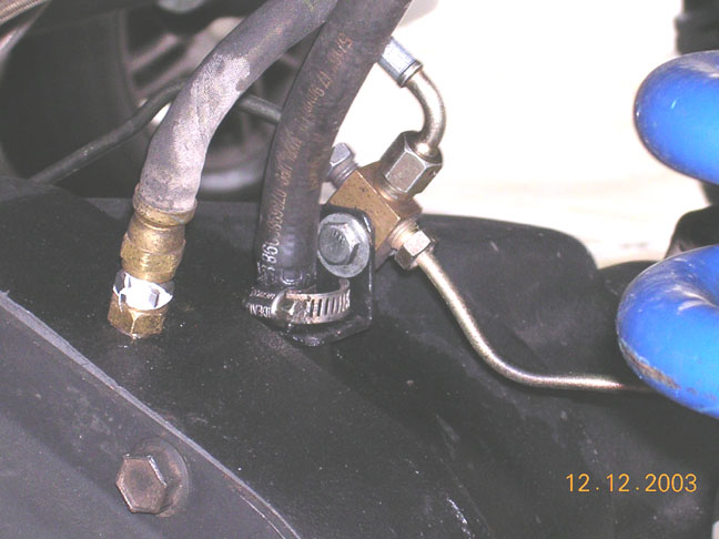 I used the 44 brakelines, and made this little bracket to attach to the breather bolt
