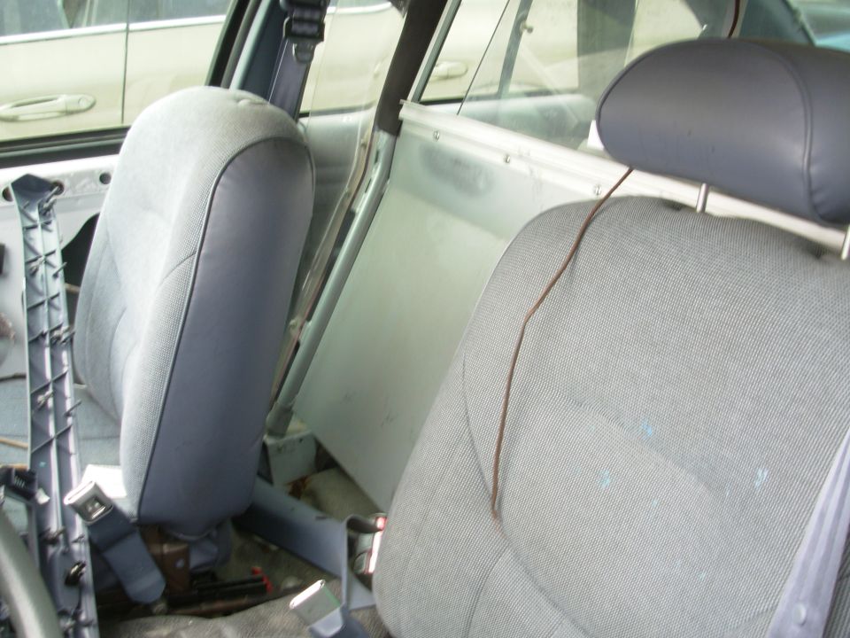 This is a '97 that I noticed because it's the only one (of any year) at LKQ with the divider.