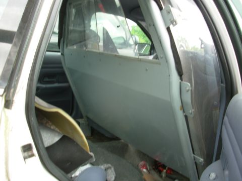 1994 Ford Crown Victoria - This is a '97 that I noticed because it's the only one (of any year) at LKQ with the divider.