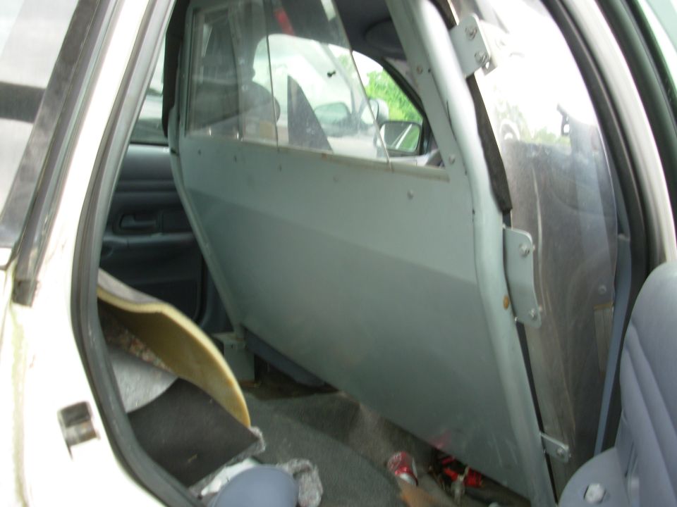 This is a '97 that I noticed because it's the only one (of any year) at LKQ with the divider.