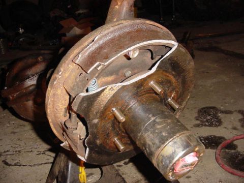 1992 Ford Bronco - has durm brakes that done come off, so the sledge came out!