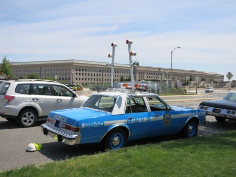 1991 Ford LTD Crown Victoria - Rear three-quarter view of a blue-and-white NYPD Highway police sedan with mast floodlights by the Pentagon.