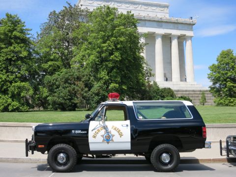 1991 Ford LTD Crown Victoria - black-and-white Highway Patrol SUV with light bar is parked in front of the columned Lincoln Memorial.