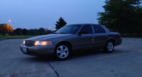 2005 Ford Crown Victoria photo