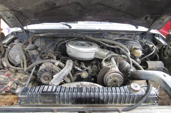 Engine bay with radiator and air cleaner assembly