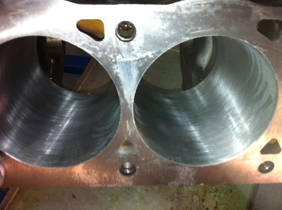 Engine cylinder block with honed bores