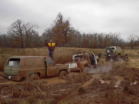 1986 Ford Bronco - Chevy's got stuck and Hulk had to come to the rescue.