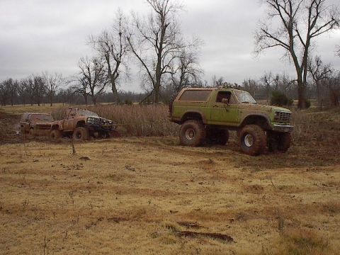 1986 Ford Bronco - Hulk snatches out the chevys.