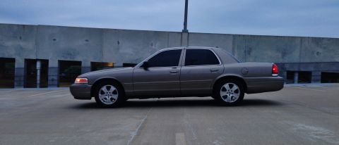 2005 Ford Crown Victoria photo