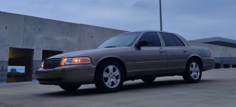 2005 Ford Crown Victoria photo