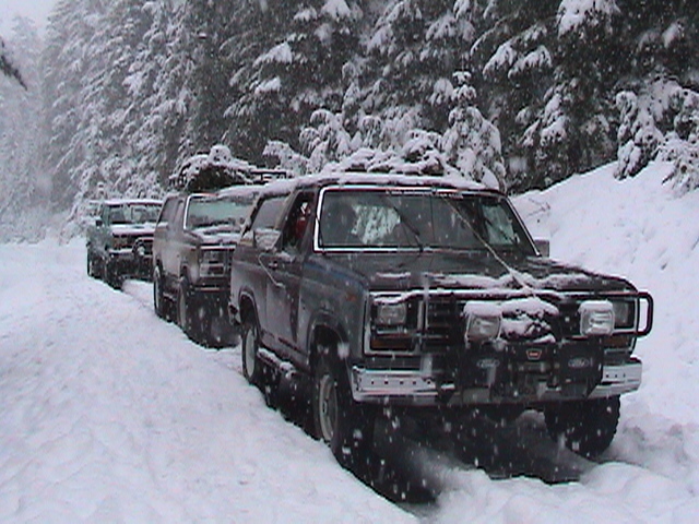 Another partial group shot - Robert & Family, Ken, Nick - I decided to take pictures since I was stuck and Jim & Steve were on a parts run to Milwaukie
