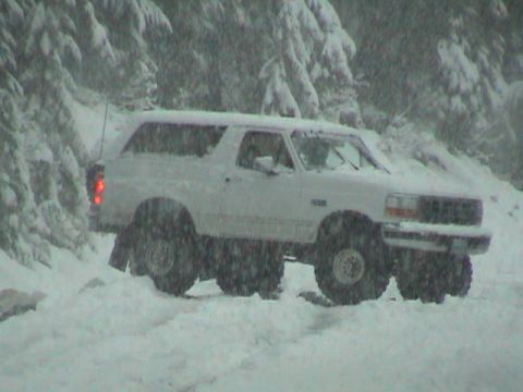 1994 Ford Explorer - Alvey turning around in the middle of the trail