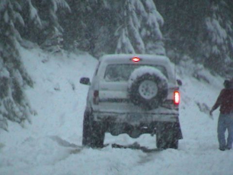 1994 Ford Explorer - Alvey made his turn around and is heading down the trail to assist others