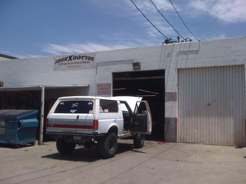 1990 Ford Bronco - Back at Duncan's shop To get Dennis working on my never ending electrical issues...