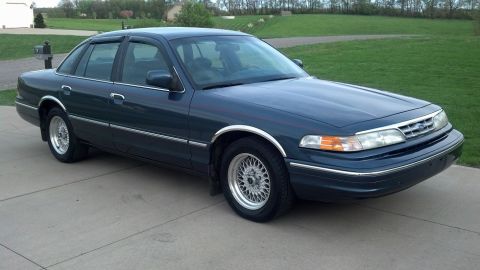 1996 Ford Crown Victoria photo