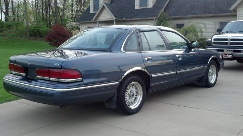 1996 Ford Crown Victoria photo