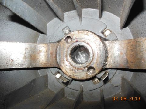 1979 Ford F-150 - Splined steering column shaft and mounting flange detail.