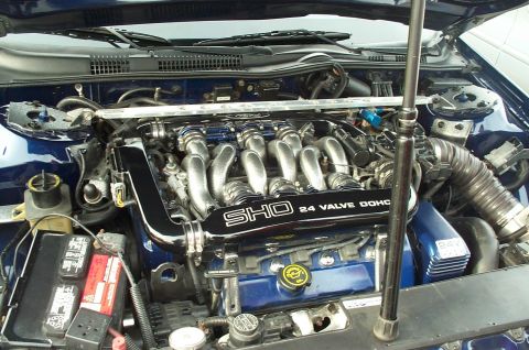 2001 Ford Taurus - Close-up of a Ford SHO V8 engine, its distinctive intake manifold and 24-valve DOHC configuration.
