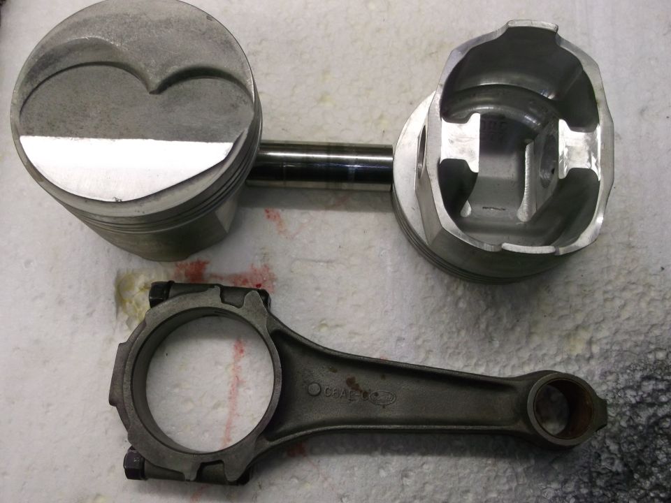 BRC forged stroker pistons.....4.255" bore x 3.984" stroke, 1/16", 1/16", 3/16" ring pak, Total Seal file-to-fit.
Ford C6AE-C rods w/ARP bolts.