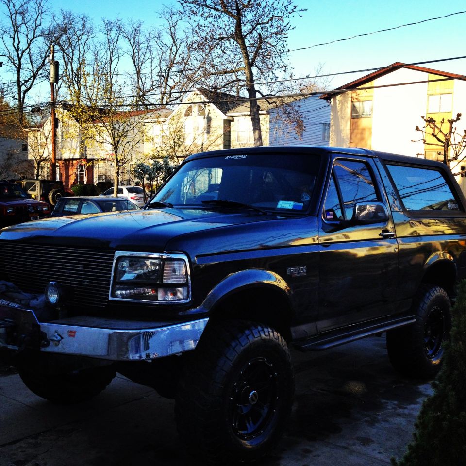 1995 Ford Bronco parked outside a residential building