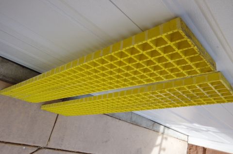 1983 Ferrari Enzo - Yellow sand tracks with a grid pattern are shown, likely for vehicle traction on soft surfaces.