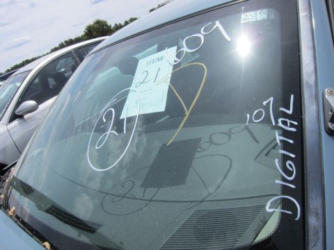 1991 Ford LTD Crown Victoria - Auction markings and 'DIGITAL 07' are visible on the windshield of a vehicle parked next to another car.